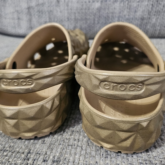 Crocs Metallic Gold Clogs - Picture 5 of 7